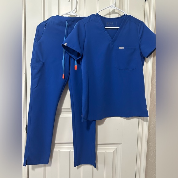 Figs Winning Blue scrub set - Picture 1 of 5